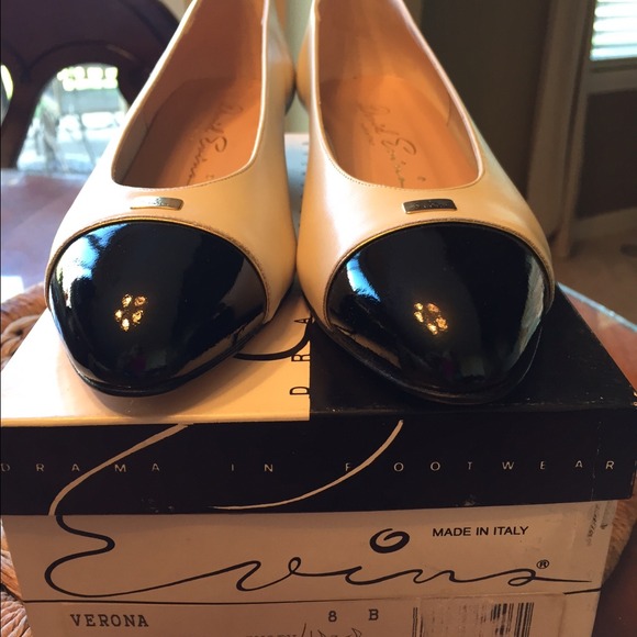 Authentic DAVID EVINS  two-tone beige/black toe