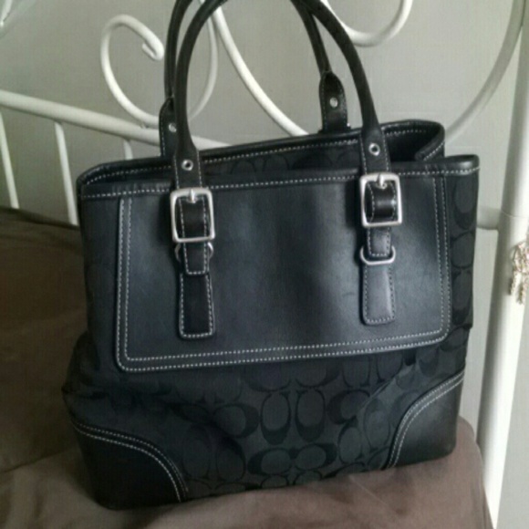 Coach hand bag!!