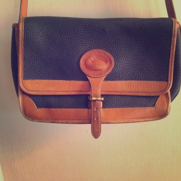 Vintage Dooney & Bourke crossbody purse