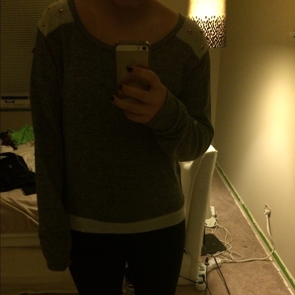 SOLD ON MERCARIGray Windsor sweater! - Picture 4 of 4