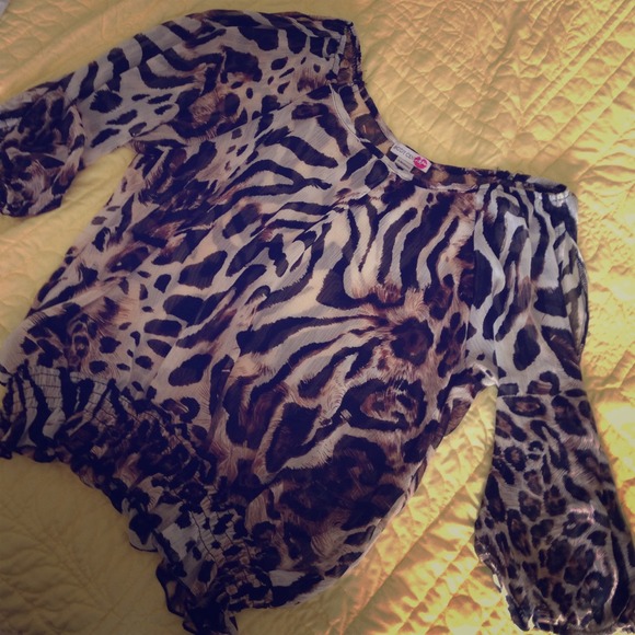 3/4 sleeve cheetah see through material shirt 👍👌