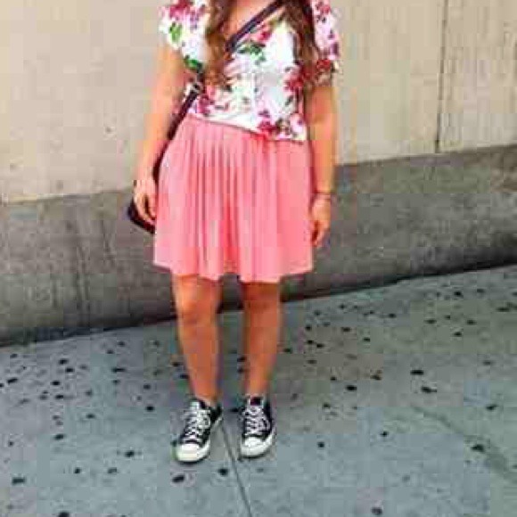 SOLD* Soft pink summer skirt - Picture 2 of 4