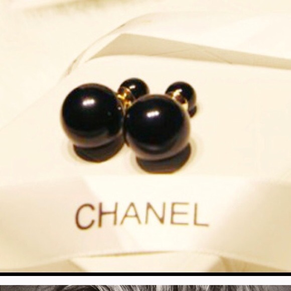 Pearl earring