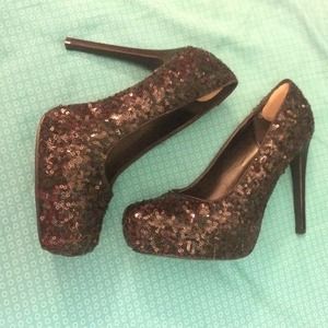 Black sequined pumps