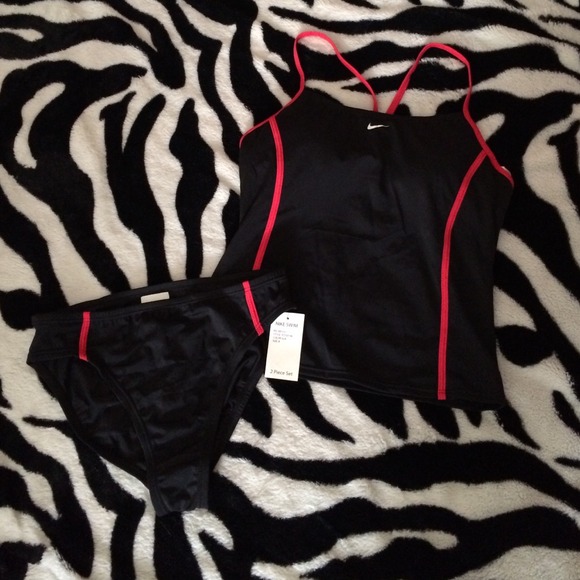 🌟BRAND NEW🌟 Nike swim suit size 8