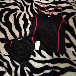 🌟BRAND NEW🌟 Nike swim suit size 8
