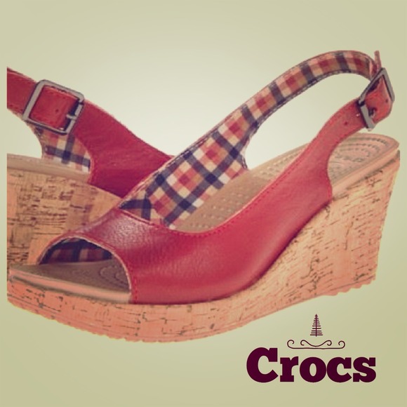 Crocs A-Leigh Leather Wedge Sandals in Scarlet Sz8