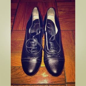 100% leather shoes. Black.