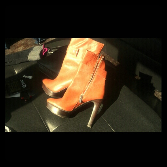 Camel colored Michael Kors boots - Picture 2 of 5