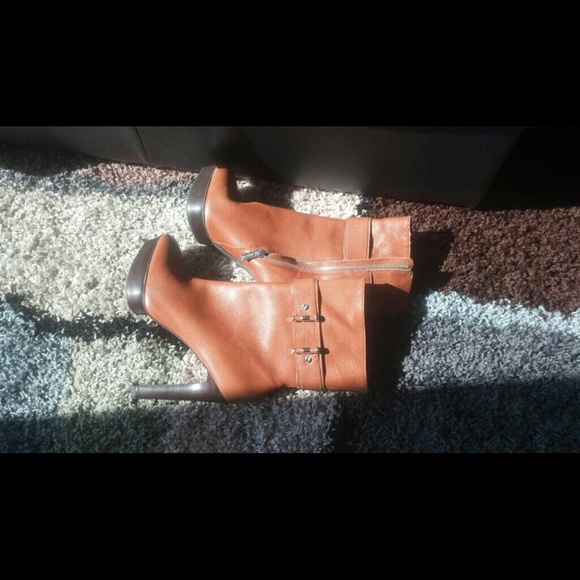 Camel colored Michael Kors boots - Picture 3 of 5