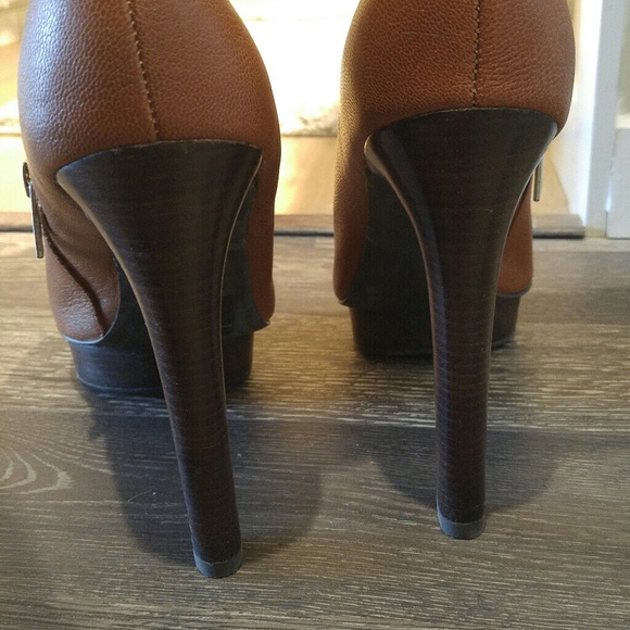 Camel colored Michael Kors boots - Picture 4 of 5