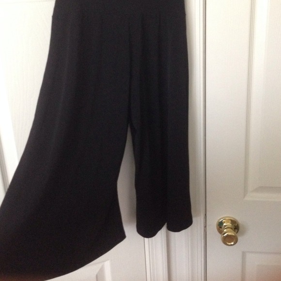 Nice black flare out capris. Sz L - Picture 3 of 3