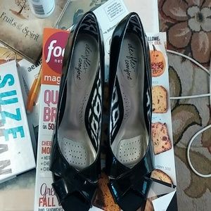 Black open toe dress shoe size 6 wedges