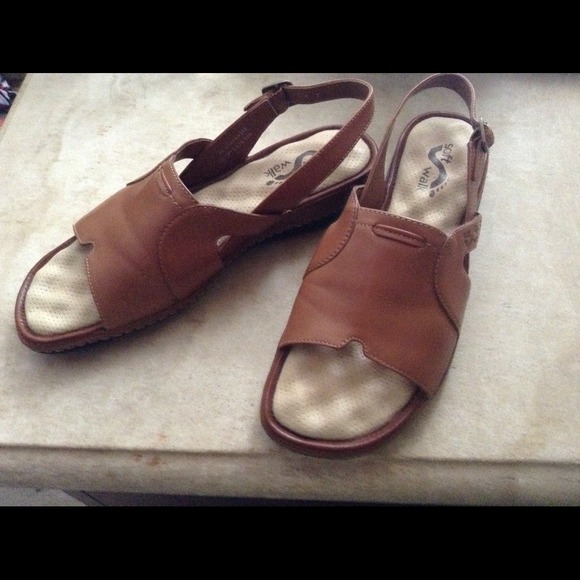 Soft Walk Sandals - Picture 2 of 4