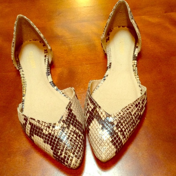 Old Navy Snakeskin Printed Flats
