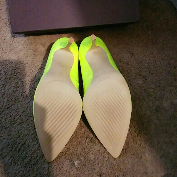 Enzo Angiolini Neon Yellow heels 9.5 - Picture 2 of 4