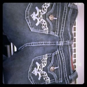Bermuda jean shorts with beautiful back pockets!