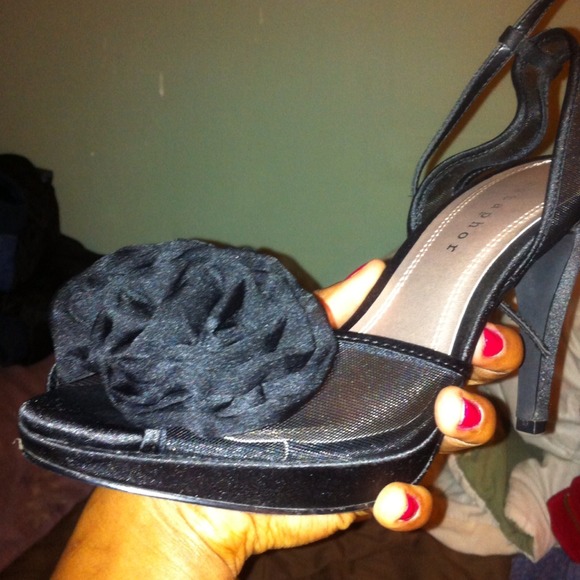 Heals - Picture 1 of 1