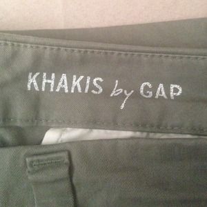 NWOT Army green GAP broken in straight khakis Sz 6