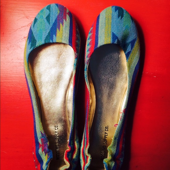 AZTEC PRINT FLATS 🎀