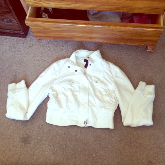 🔴 (3/$12) Crop Jacket