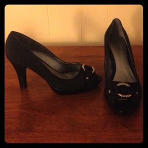 Black Guess pumps size 7.5