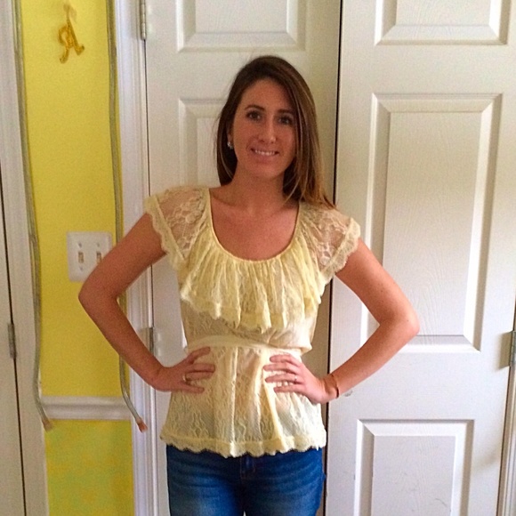 Cream Lace Off the Shoulder - Picture 3 of 3