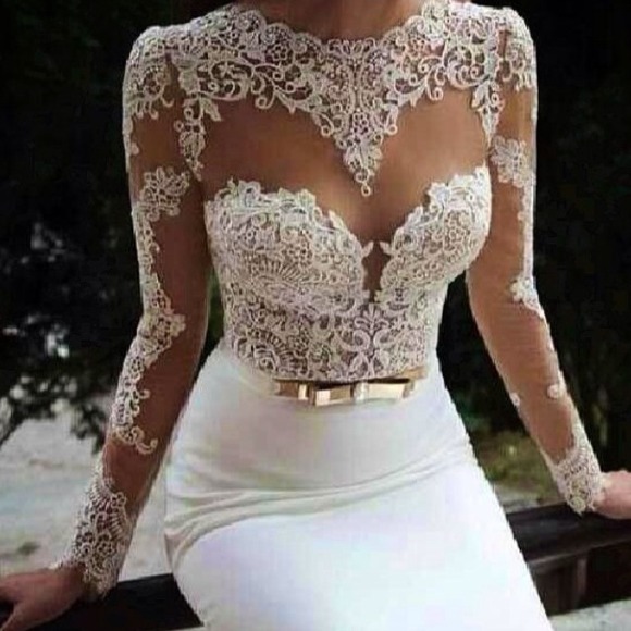 Unworn lace wedding dress for sale!