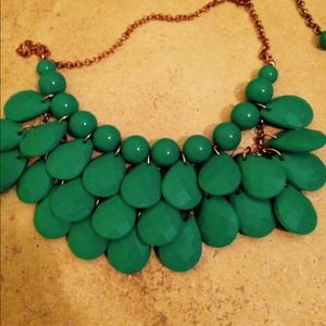 Green layered necklace
