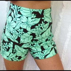 Zara Shorts - ππHP: Sz XS Zara Tropical Print Shortsππ Zara Shorts - ππHP: Sz XS Zara Tropical Print Shortsππ