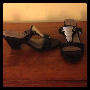 Black/silver Karen Scott Sandals size 8