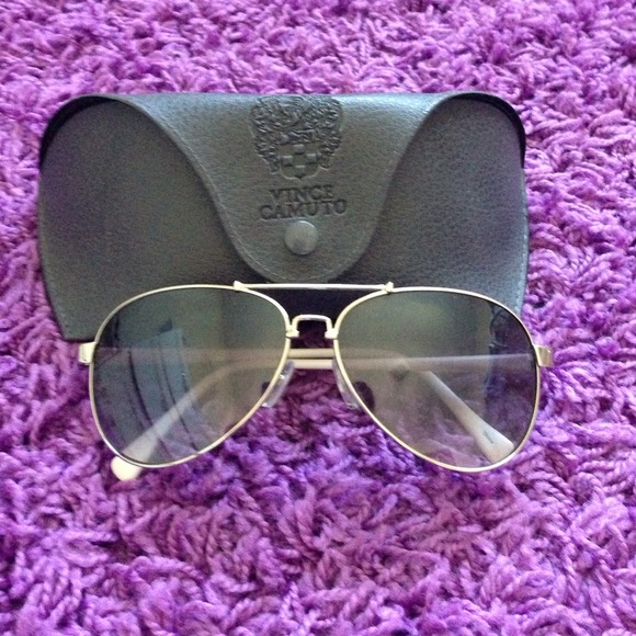 Vince Camuto Aviator Subglasses