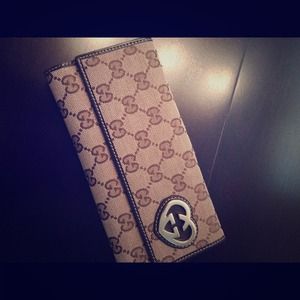 Genuine Gucci wallet (women's)
