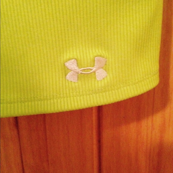 Underarmor workout tank - Picture 2 of 3