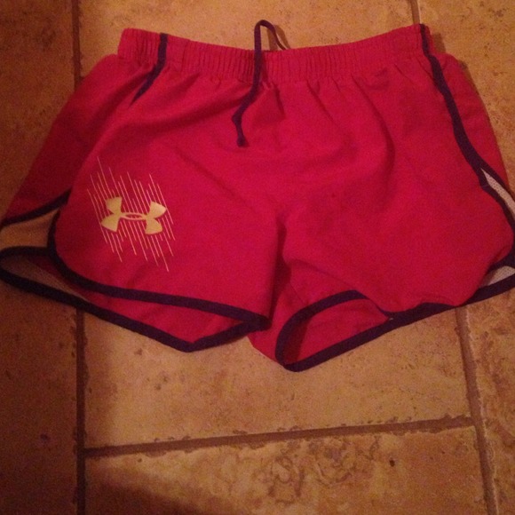 Underarmor workout tank - Picture 3 of 3