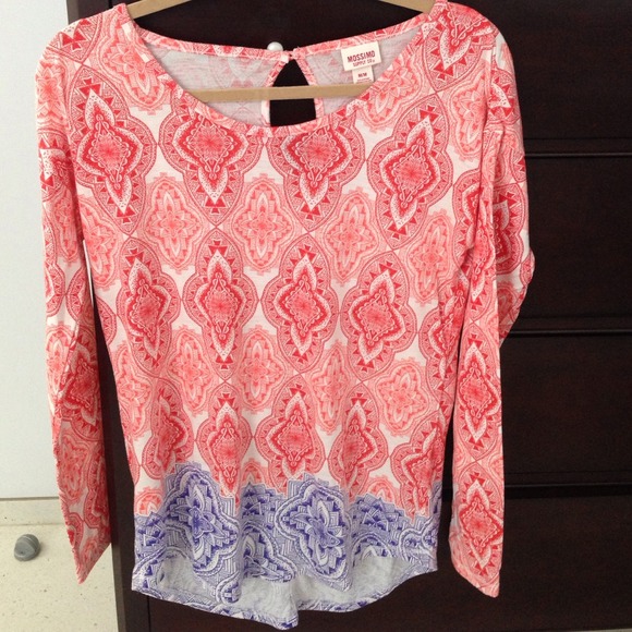 Keyhole beautiful long sleeve top