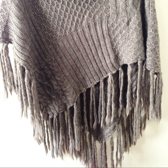 Ella Moss Fringe Poncho - Picture 2 of 4