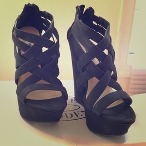 Steve Madden Black wedge heels