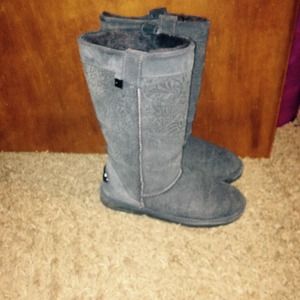 Gray patterned bear paw boots