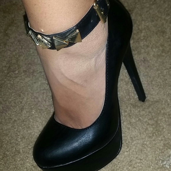 Heels - Picture 3 of 4