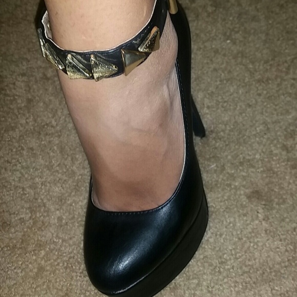 Heels - Picture 4 of 4