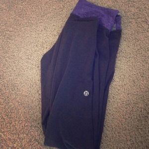 Lululemon grey crops
