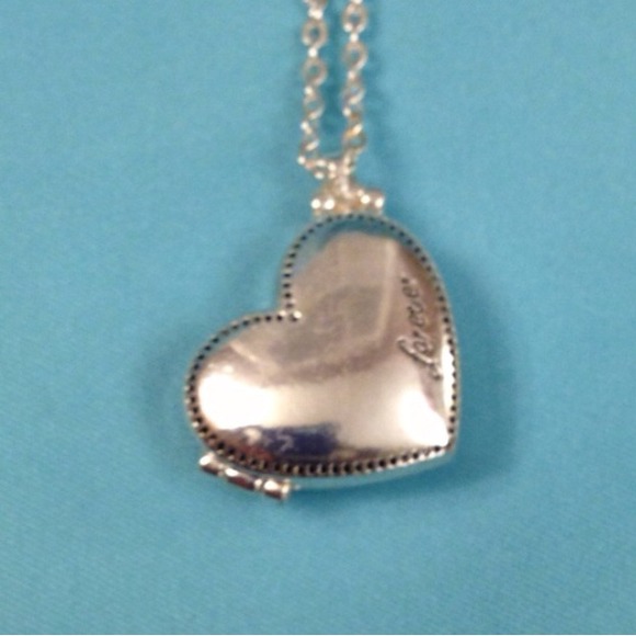 Forever 21 Gold Lip Gloss Locket w/Long Chain - Picture 2 of 3