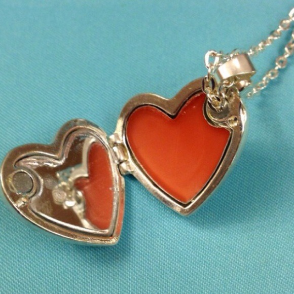 Forever 21 Gold Lip Gloss Locket w/Long Chain - Picture 3 of 3