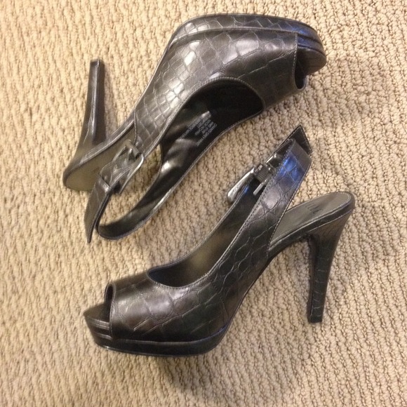 Elle peeptoe heels