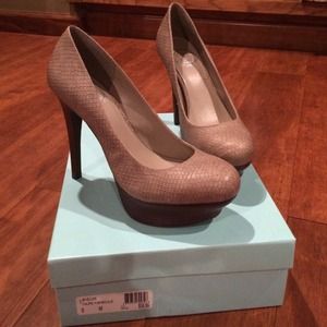 **Reduced** Jessica Simpson taupe pumps
