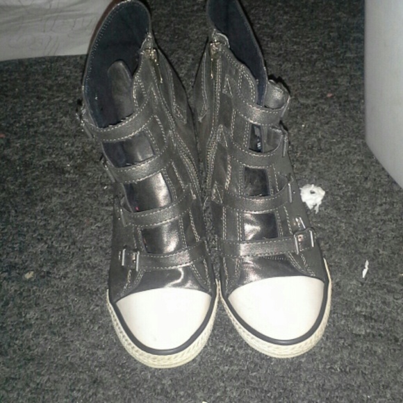 Wedged sneakers