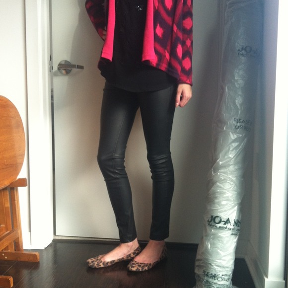 Skinny faux leather pants