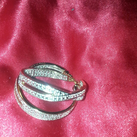 beautiful and elegant earrings .. I'm really loved