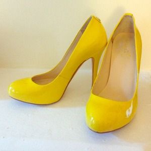 Yellow Ivanka Trump pumps